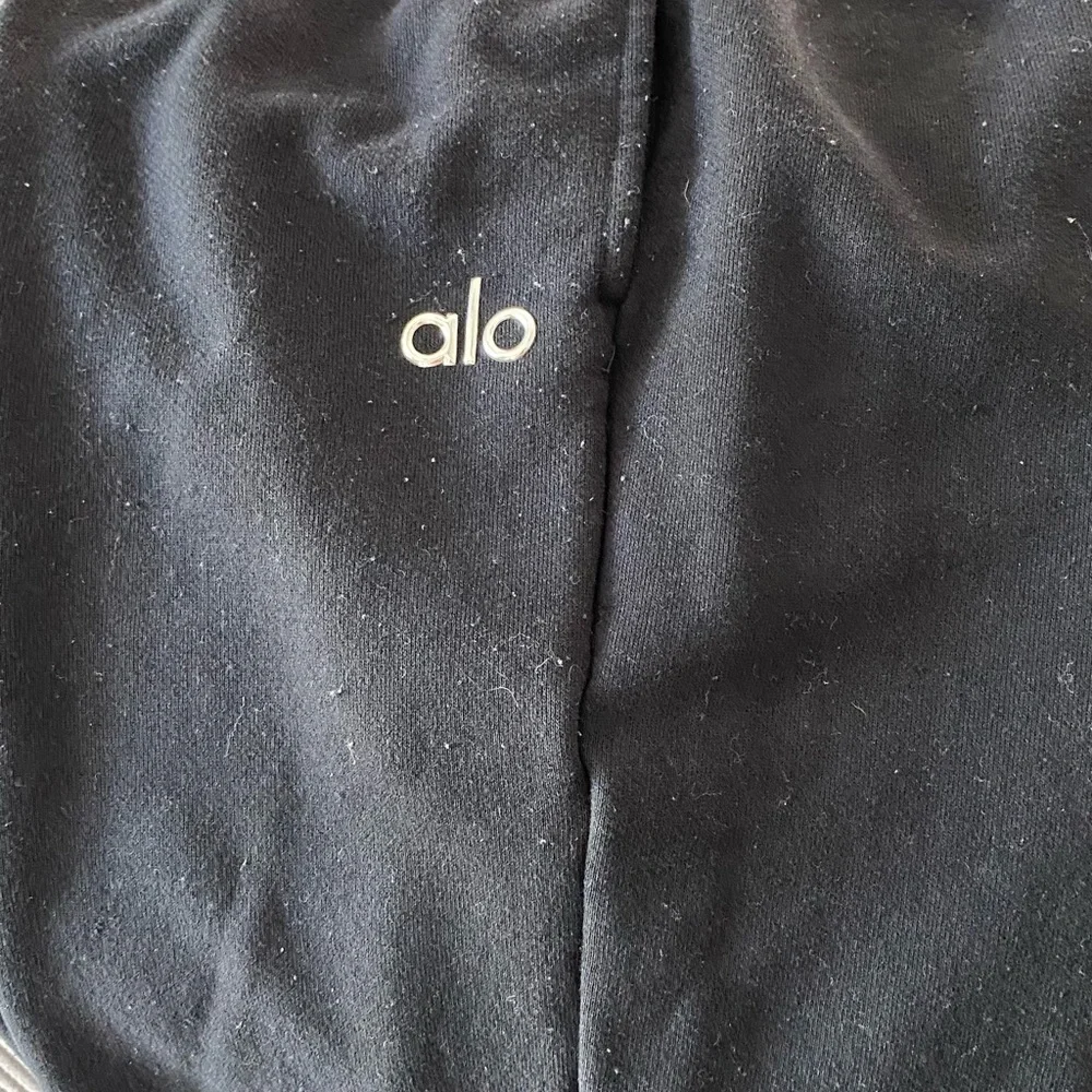 ALO Yoga Black Joggers - Picture 3 of 11